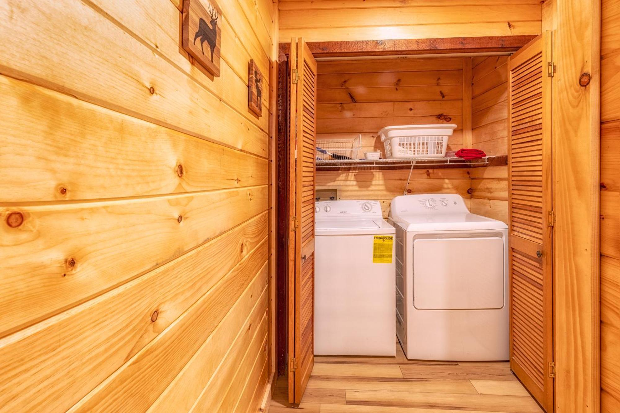 Real Log Cabin With Amazing Views, Hot Tub, Sauna, Games Gatlinburg Dış mekan fotoğraf