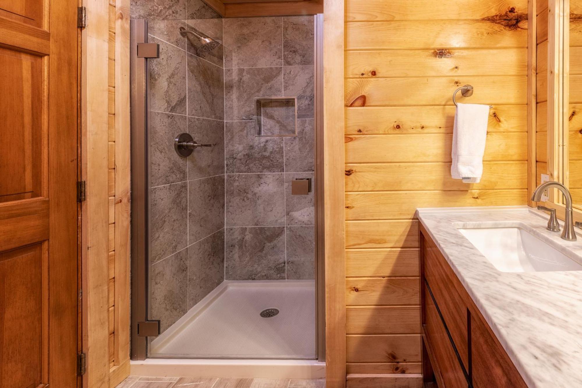 Real Log Cabin With Amazing Views, Hot Tub, Sauna, Games Gatlinburg Dış mekan fotoğraf