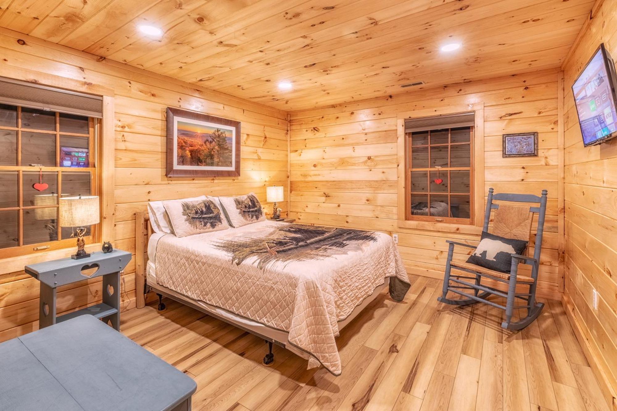 Real Log Cabin With Amazing Views, Hot Tub, Sauna, Games Gatlinburg Dış mekan fotoğraf