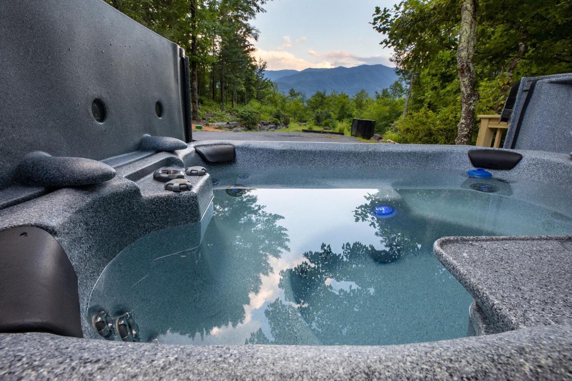 Real Log Cabin With Amazing Views, Hot Tub, Sauna, Games Gatlinburg Dış mekan fotoğraf