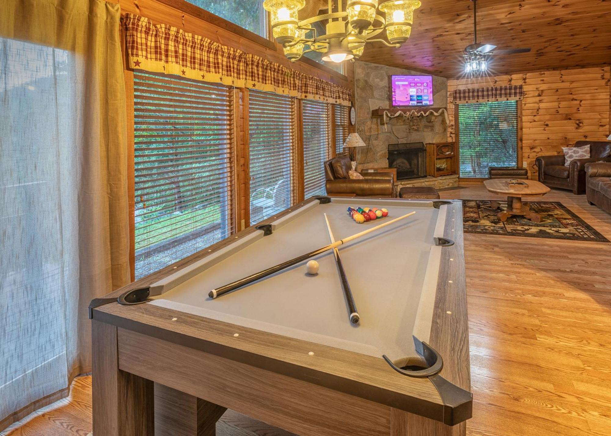 Real Log Cabin With Amazing Views, Hot Tub, Sauna, Games Gatlinburg Dış mekan fotoğraf