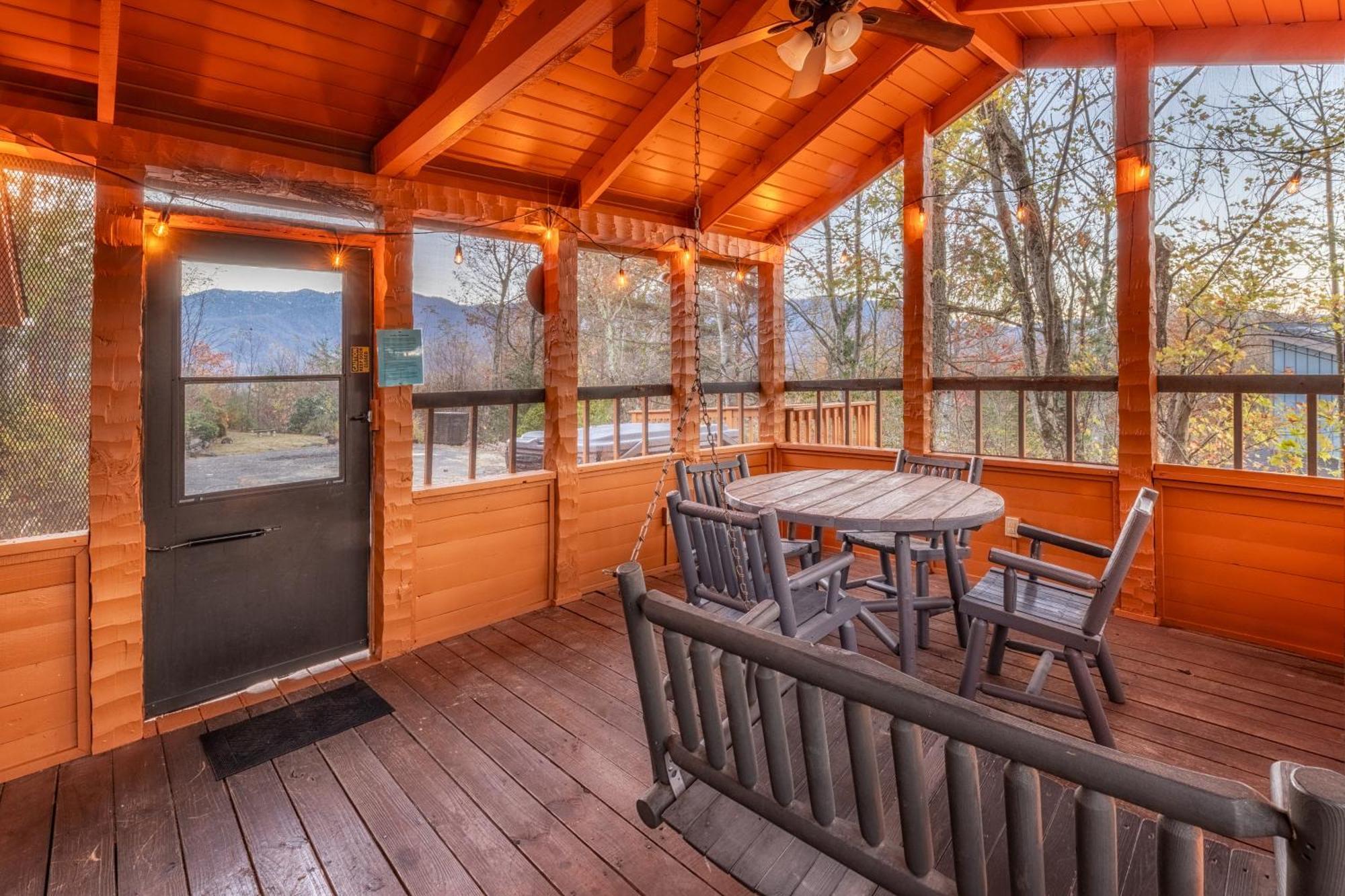 Real Log Cabin With Amazing Views, Hot Tub, Sauna, Games Gatlinburg Dış mekan fotoğraf