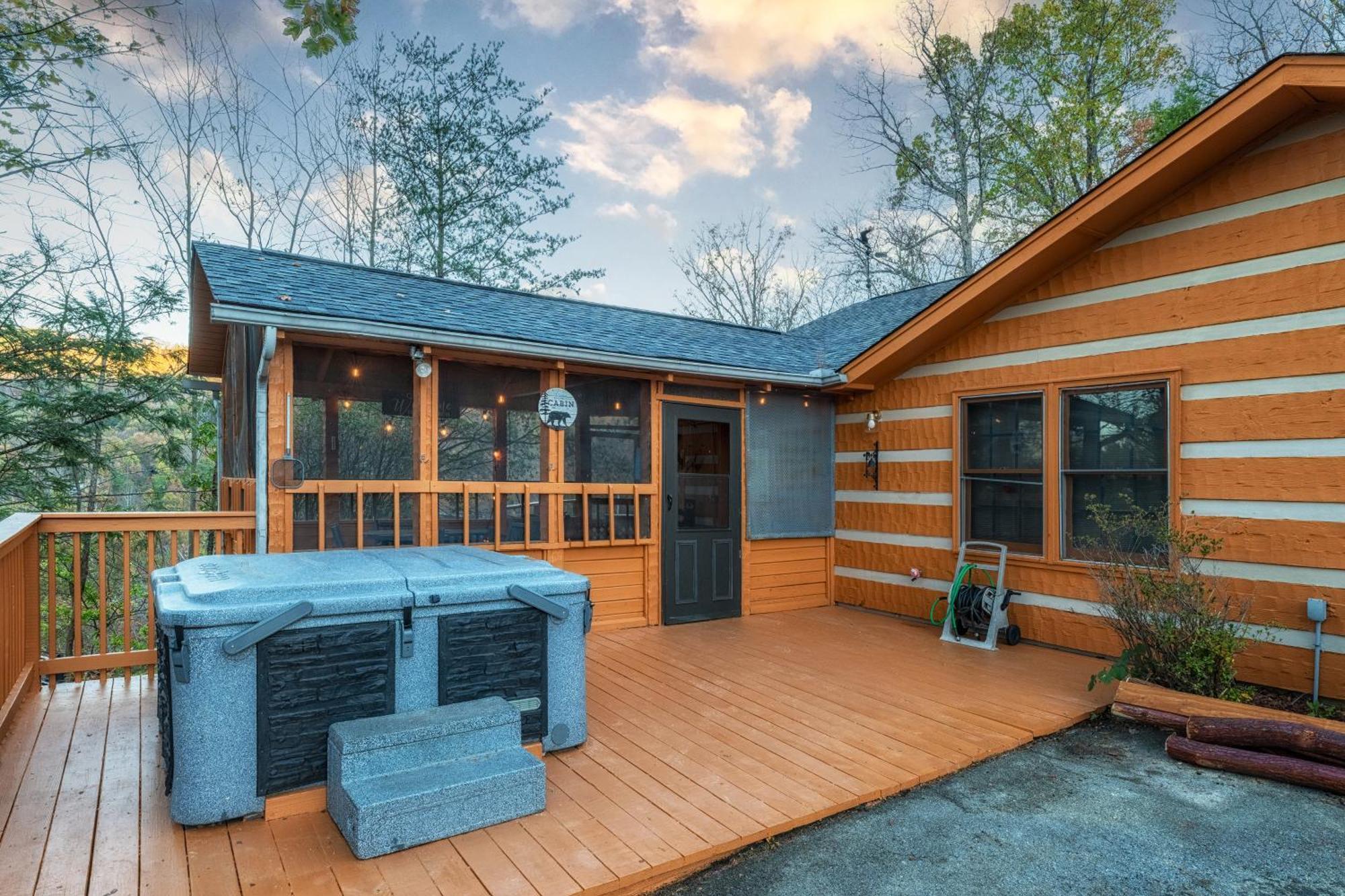 Real Log Cabin With Amazing Views, Hot Tub, Sauna, Games Gatlinburg Dış mekan fotoğraf